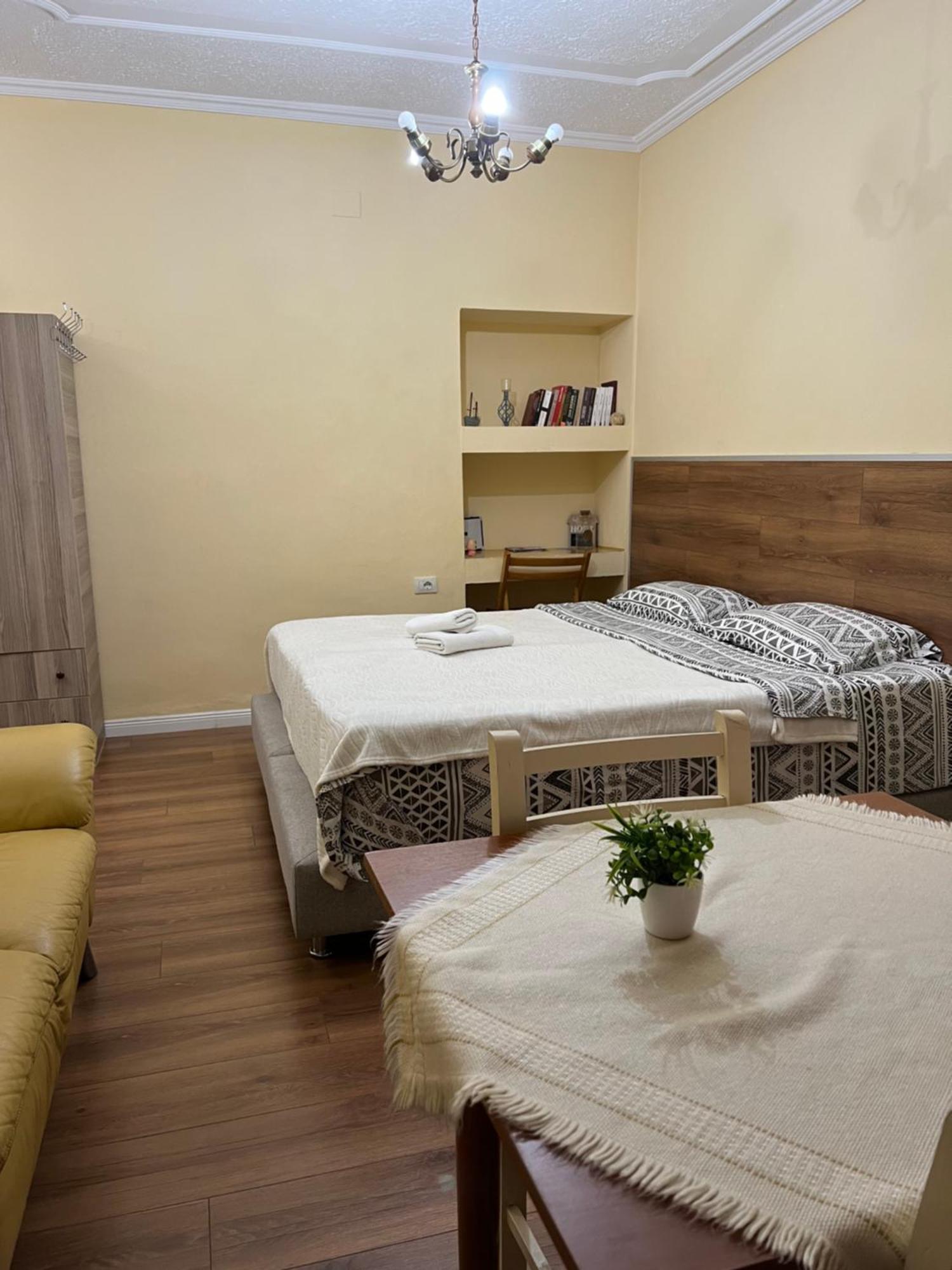 Alle'S M Shyri Studio Apartment Tirana Exteriör bild