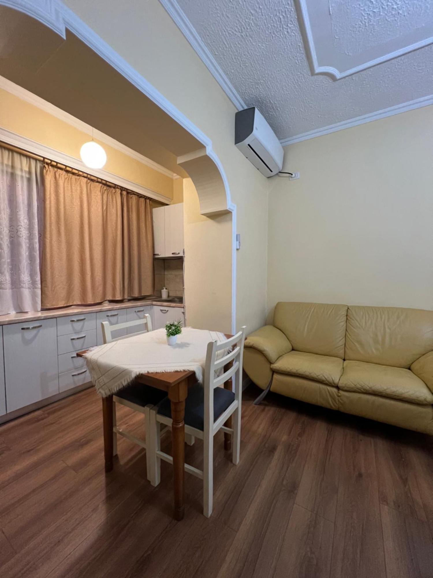 Alle'S M Shyri Studio Apartment Tirana Exteriör bild